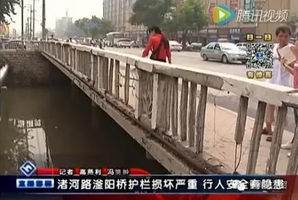 最近住在渚河路滏陽橋附近的居民們反映，說滏陽橋護(hù)欄破損嚴(yán)重，每次從橋上通過時(shí)，都提心吊膽，附近居民為了安全，用繩子簡單的進(jìn)行圍擋。