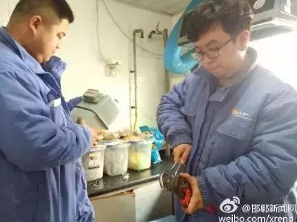 2月28日，邯鄲華潤燃氣公司工作人員對我市叢臺花園，滏新家園等燃氣用戶進行安檢，截止目前，該公司已入戶安檢21938戶，發現隱患并整改1564戶。根據相關規定，燃氣經營企業每兩年需對所管轄范圍內的燃氣用戶進行一次入戶安全檢查工作，其目的是查找安全隱患，確保用戶安全用氣。